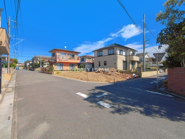 越谷市大字大泊 新築分譲住宅の前面道路含む現地写真