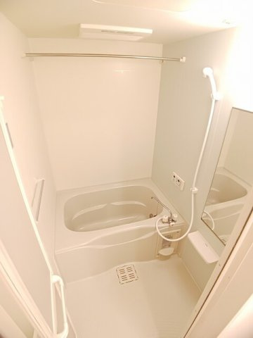 カーサアルコバレーノⅡの浴室|日々の疲れを癒すお風呂付です