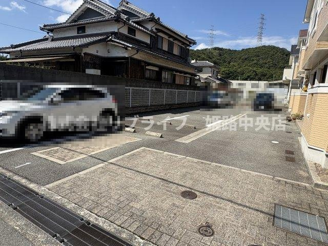 フェリーチェ神田の駐車場