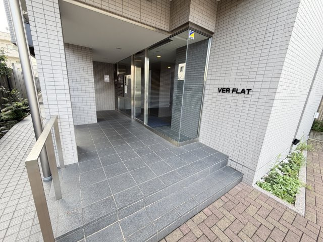 ＶＥＲ ＦＬＡＴのエントランス