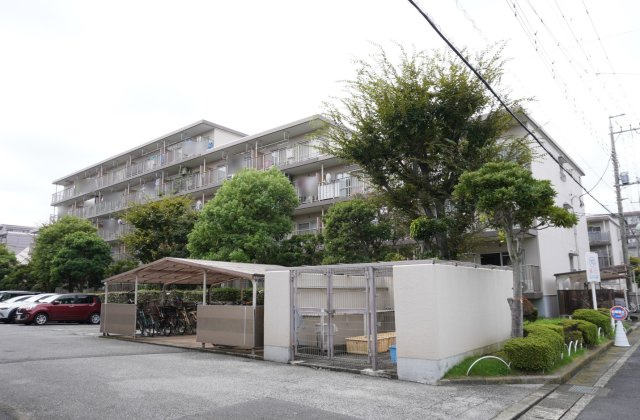 越谷ファミールハイツ２号棟の外観