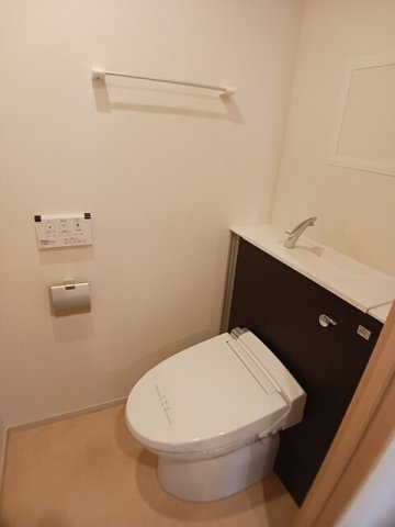 モリスコートのトイレ|落ち着いた色調のトイレです