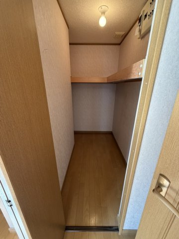 篠路9条3丁目6-1の収納|1階洋室収納
