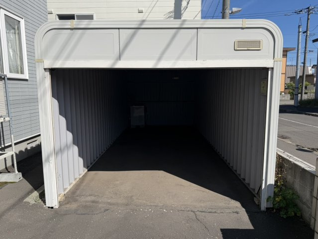 篠路9条3丁目6-1の駐車場|車庫サイズ（高さ180ｃｍ×幅260ｃｍ×奥行600ｃｍ）