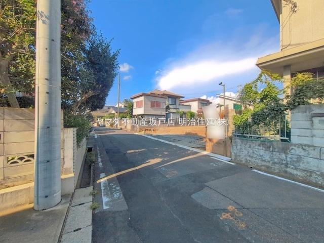 坂戸市清水町　新築戸建の前面道路含む現地写真