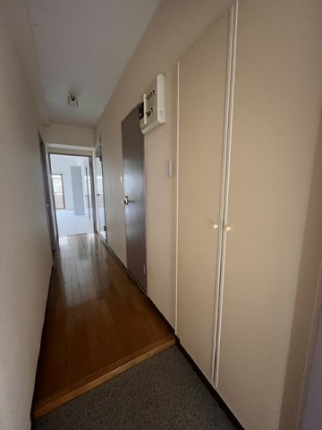 ハトヤマンション　太田町のその他|玄関からの廊下が広々です