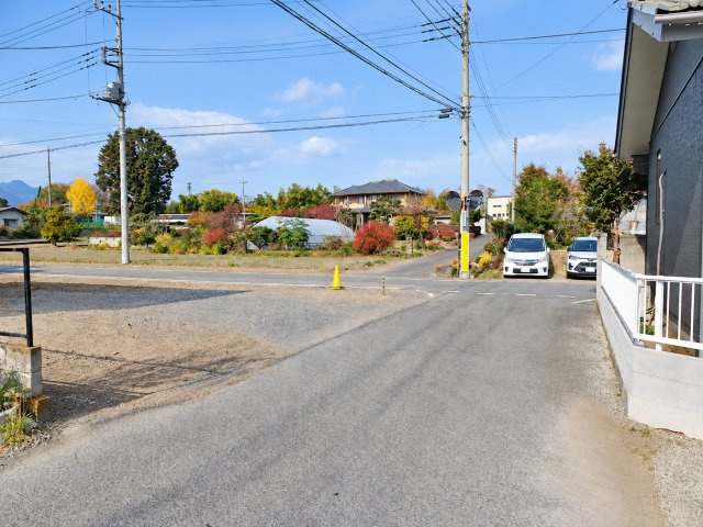 北群馬郡吉岡町漆原売地の前面道路含む現地写真|前面道路：東　公道　幅員4.0ｍ
