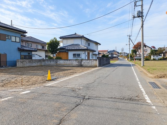 北群馬郡吉岡町漆原売地の前面道路含む現地写真|前面道路：北　公道　幅員6.5ｍ