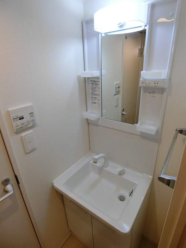 グレイス蓮根の独立洗面台