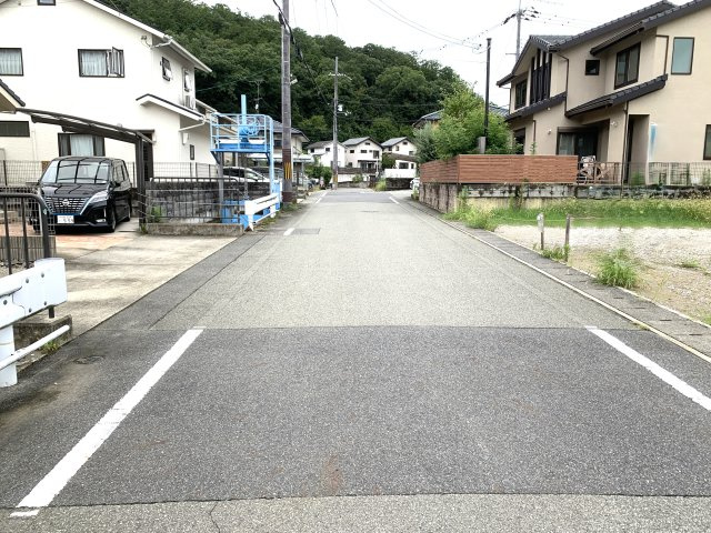 京都市左京区岩倉幡枝町　建築条件付き売土地の前面道路含む現地写真