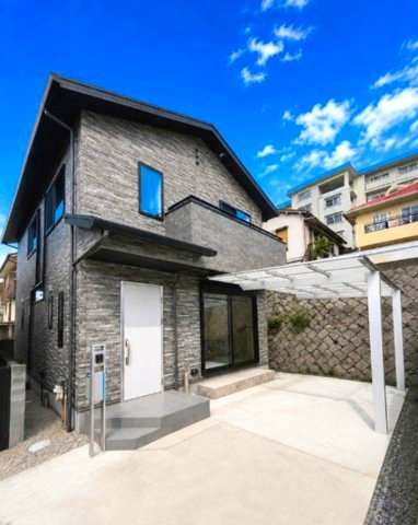 鶴甲2丁目の外観|リビングの延長として活用できる、カーポート