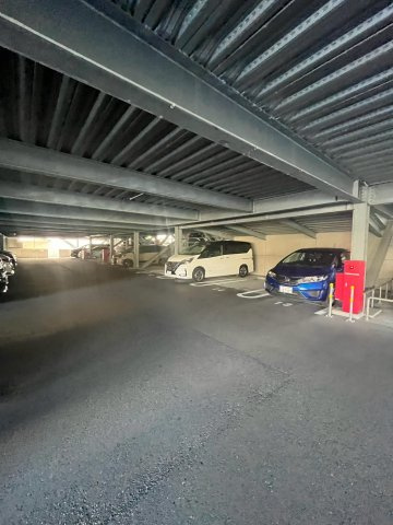 プラウド西宮　浜松原の駐車場