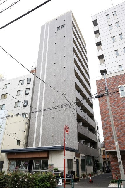 アデッソ新宿若松町の外観