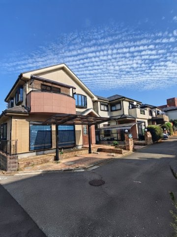 中古戸建の前面道路含む現地写真