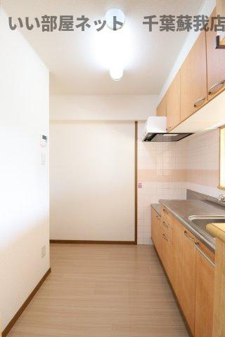 サン・ビルのキッチン|コンパクトなキッチンで掃除もラクラク