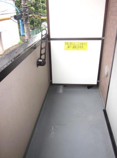 カルテ市谷薬王寺のバルコニー