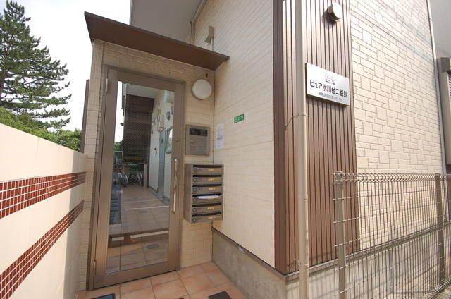 ピュア氷川台二番館のエントランス