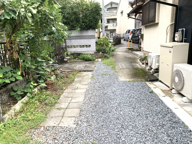 京都市左京区山端川岸町　中古一戸建の前面道路含む現地写真