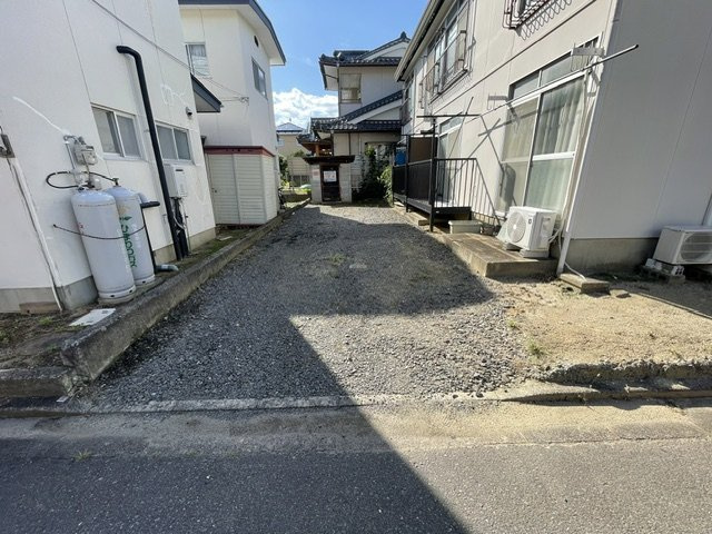 フレッツ笹谷の駐車場