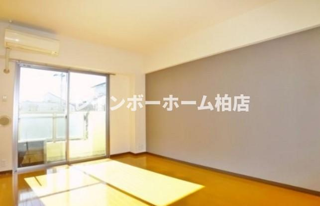 仲介手数料50％半額キャンペーン物件の居間・リビング