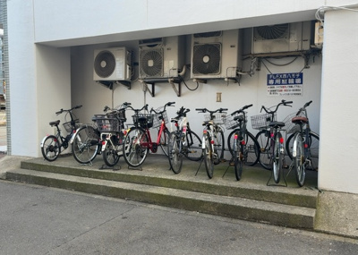 【駐車場】 | フレックス西八王子 | 駐車場と明記されていても、最小スペースでつくられた駐車場だと大型車は駐車できなかったり、出入りしにくくなったりする可能性があります。お車のサイズと購入したい物件の駐車場のサイズを現地で確認しましょう。
