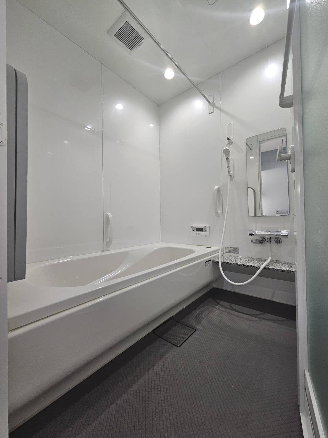 幸四丁目貸家の浴室