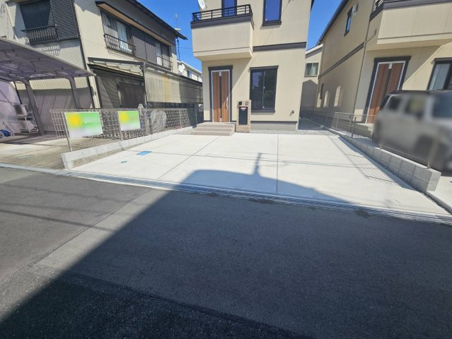 幸四丁目貸家の駐車場