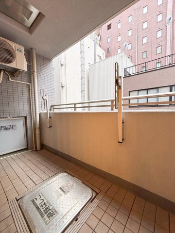 スタジオ・スクエア人形町のバルコニー|空室のためご都合に合わせてご内覧できます
お問合せはお電話でもお受付しております。