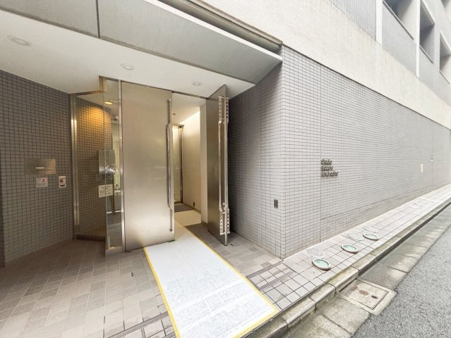 スタジオ・スクエア人形町のエントランス|空室のためご都合に合わせてご内覧できます
お問合せはお電話でもお受付しております。