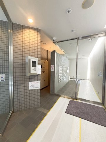 スタジオ・スクエア人形町のエントランス|空室のためご都合に合わせてご内覧できます
お問合せはお電話でもお受付しております。