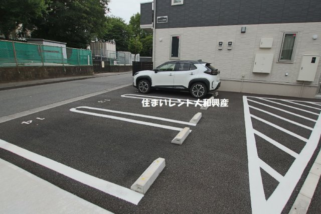 セレスト弐番館の駐車場