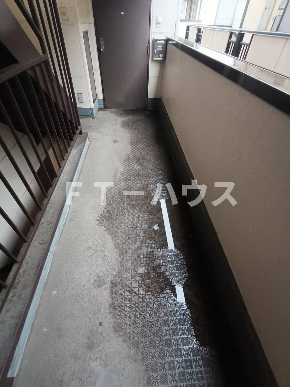 船橋市東中山１丁目のアパートのバルコニー