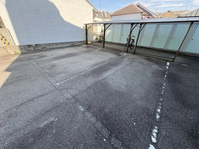 明不マンション太寺の駐車場