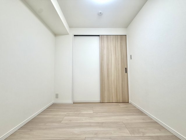 ウィンザーハイム宮前平アーベインの洋室|収納と居住空間のバランスが良く、日常生活を快適にサポートします。