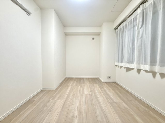 ウィンザーハイム宮前平アーベインの洋室|ワークスペースや趣味の部屋としても活用できる柔軟性のある空間です。
