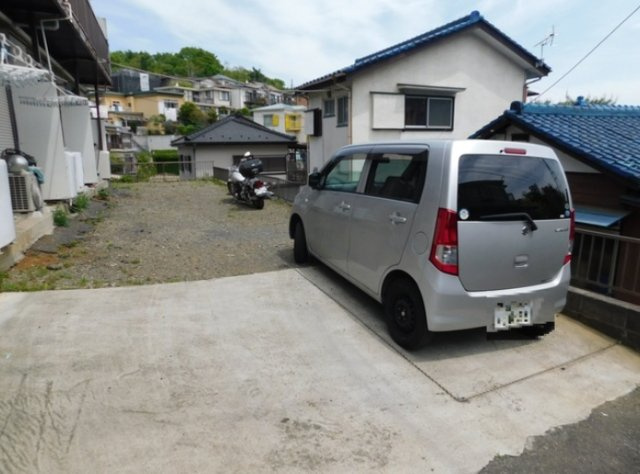 メゾングリーンヒルの駐車場