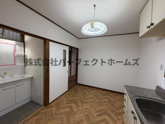 点野1丁目戸建　賃貸のキッチン|お料理しやすいキッチンです