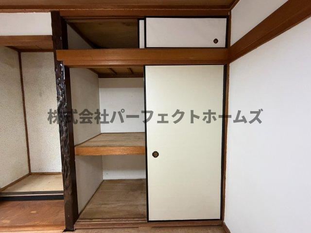 点野1丁目戸建　賃貸の収納|こまごまとしたものを収納できそうですね