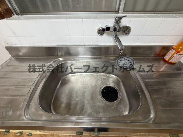 点野1丁目戸建　賃貸のキッチン|コンパクトなキッチンで掃除もラクラク