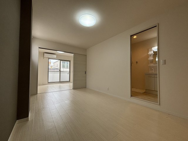 【居間・リビング】Apartment Olivier