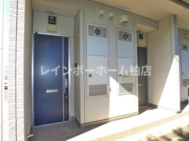 仲介手数料50％半額キャンペーン物件のエントランス|落ち着いたエントランスです