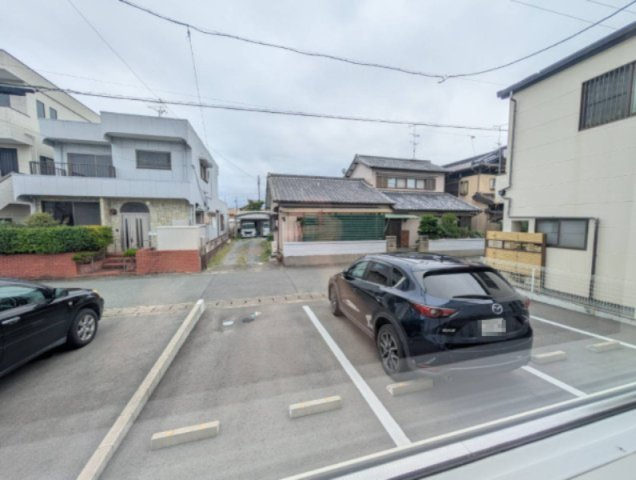 F-PLANの駐車場
