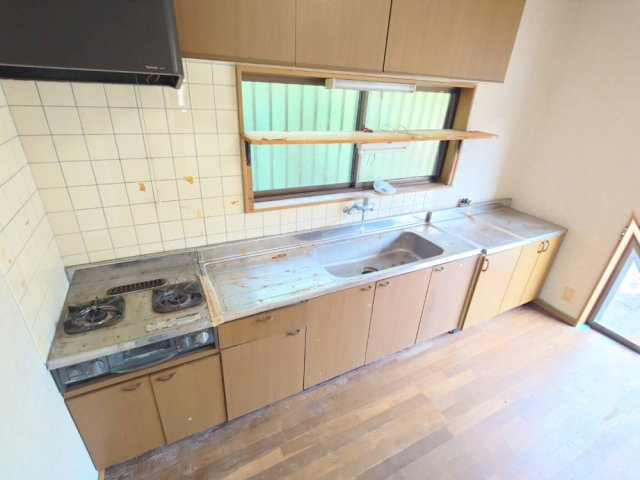 日川戸建のキッチン|2口コンロ付