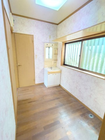 日川戸建の洗面所|洗面脱衣所