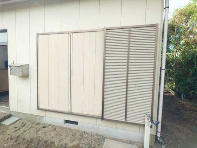 日川戸建のセキュリティ|雨戸付き