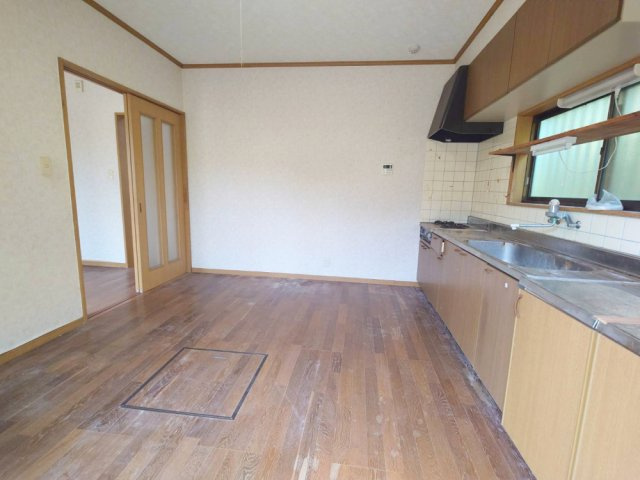 日川戸建の居間・リビング|ＤＫ8帖