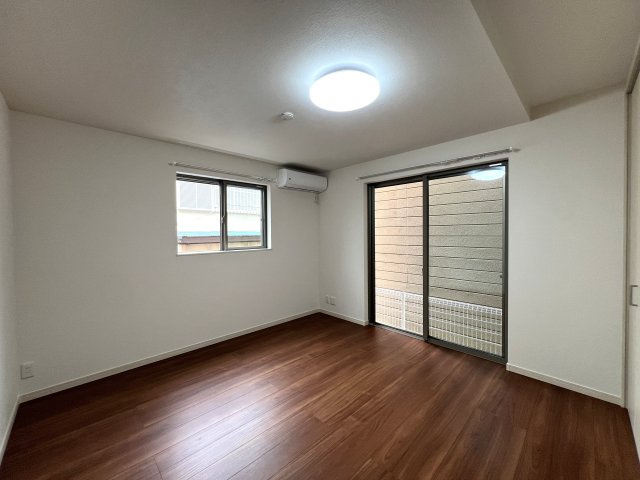オシャレかつシャレオツなデザイン戸建☆無駄なき４LDK間取りで使い勝手バツグン♪新築だけどエアコン・カーテンレール付き☆設備も整って嬉しい【西区西戸部町】新築戸建の洋室|使い勝手のいい洋室です