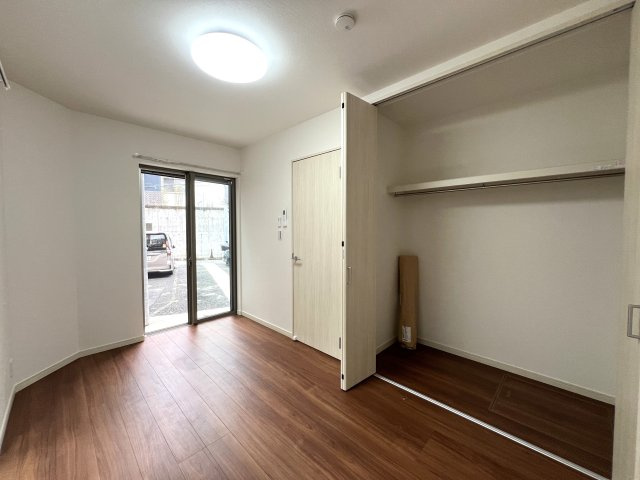 オシャレかつシャレオツなデザイン戸建☆無駄なき４LDK間取りで使い勝手バツグン♪新築だけどエアコン・カーテンレール付き☆設備も整って嬉しい【西区西戸部町新築戸建】の洋室|きれいな洋室です