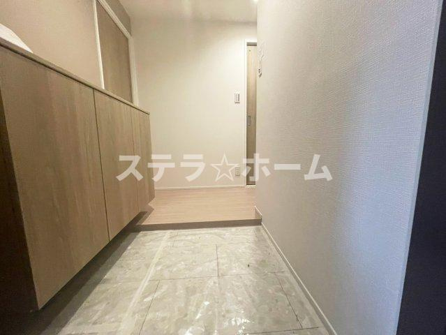 シーアイハイツ南千里C棟の玄関|収納もある玄関です