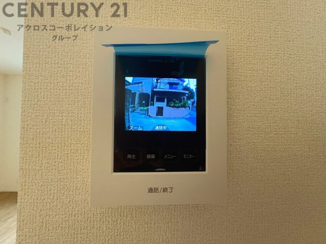 訪問者が来たときにテレビ画面で確認できるため、安心してドアを開けられます。録画機能があるものもあり、留守中に来訪者を記録しておくことができます。利便性が高く、セキュリティ面でも安心です。
